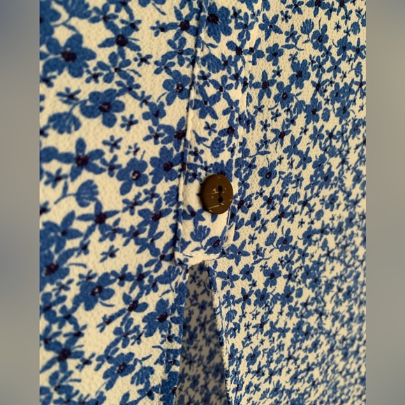 Floral dress with pockets, arrives at knee or slightly below knee. - Picture 9 of 9